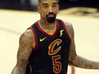 从神经刀到真领袖，JR史密斯CBA生涯的独白与救赎