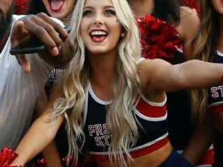 NBA拉拉队员走光事件，体育娱乐产业的尴尬与反思