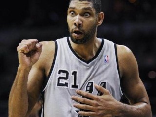 邓肯因笑被罚出场，一场微笑的技术犯规与NBA的裁判权威之争