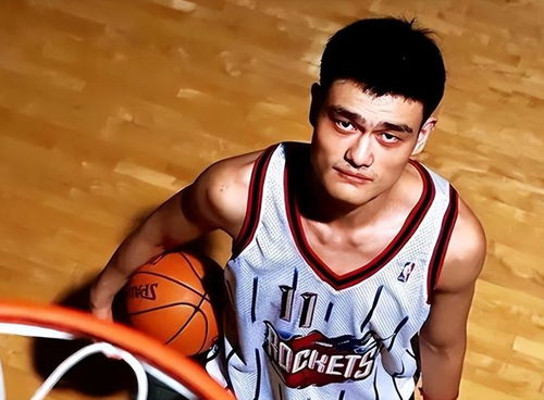 姚明身高是多少米？从篮球传奇看巨人的真实高度
