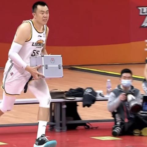 郭艾伦什么时候进的CBA？从少年天才到辽篮灵魂的篮球之路